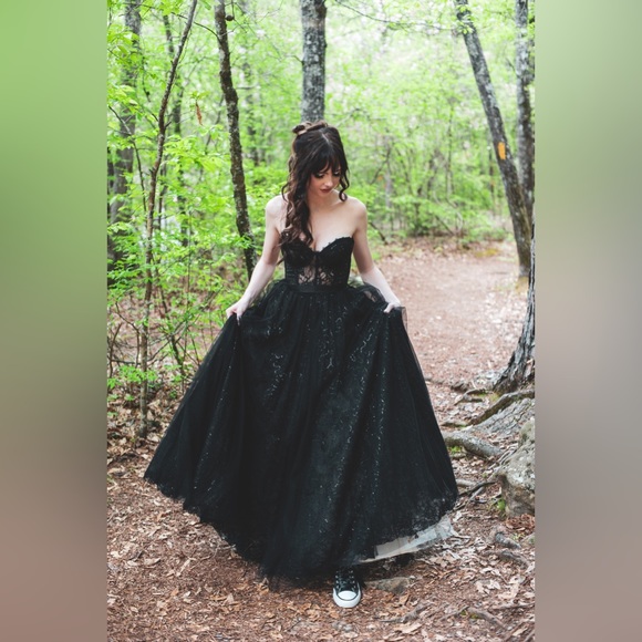 David’s Bridal prom. Size 0 - Picture 3 of 5